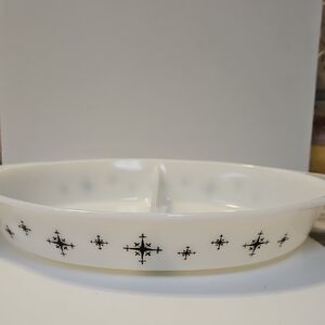 PYREX BLACK STAR ATOMIC COMPASS, DIVIDED OVAL CASSEROLE DISH. 1 1/2 QT.NO LID